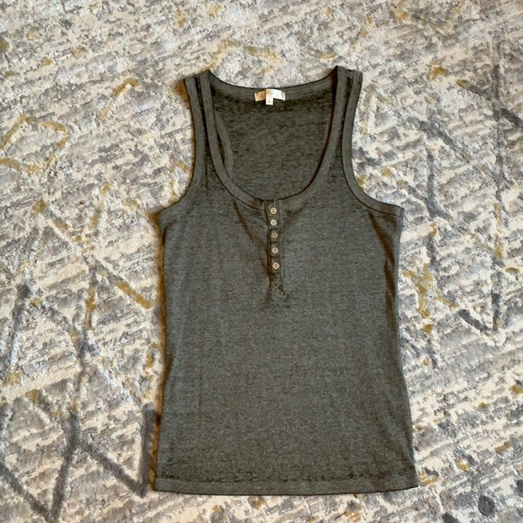 Women’s shirt! - Picture 1 of 3